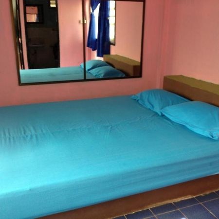 Nora Guesthouse Чумфон Стая снимка