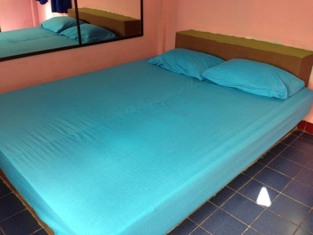 Nora Guesthouse Чумфон Стая снимка