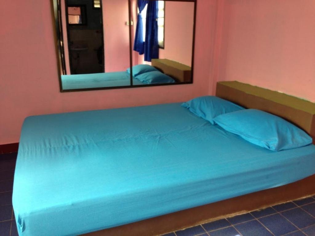 Nora Guesthouse Чумфон Стая снимка
